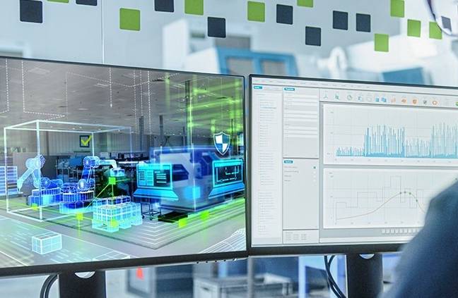 Een man achter een computerscherm, werkend aan de toekomst.