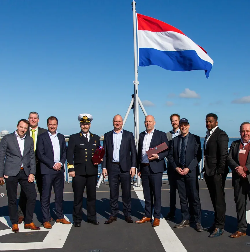 Handshake Siemens Defensie Groepsfoto