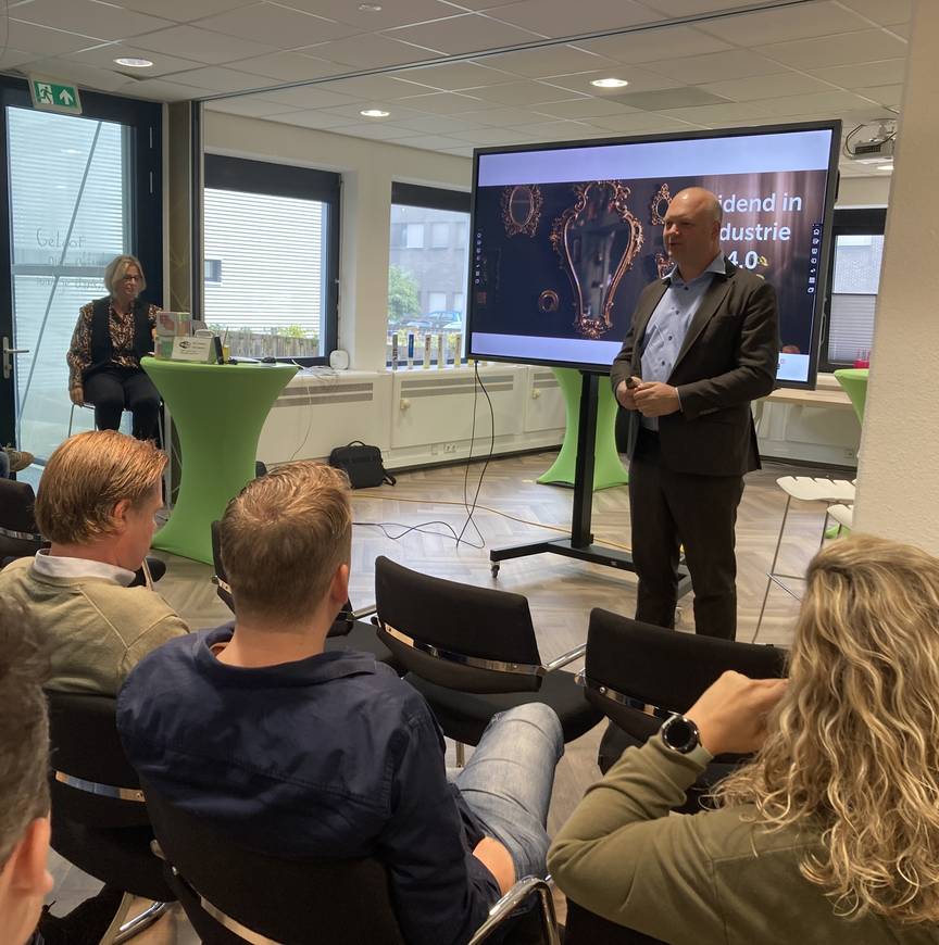 Presentatie Paul Paul Hörchner geeft een presentatie