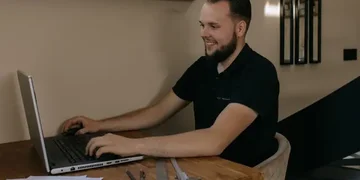 Een werknemer van Van Eck